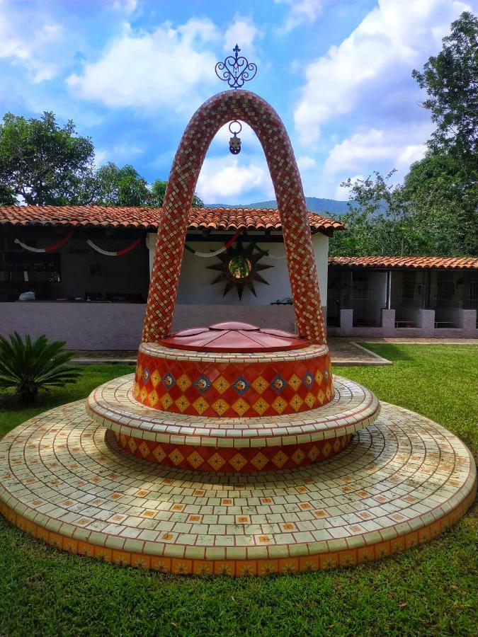 La Casona De La Esmeralda * Mascota