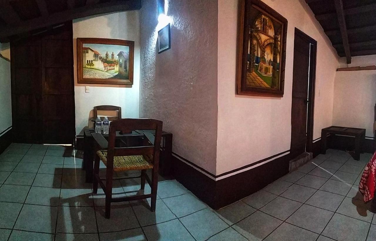La Casona De La Esmeralda Hotel *
