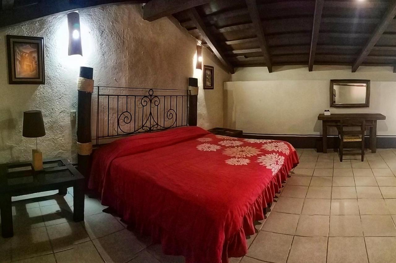 La Casona De La Esmeralda Mascota