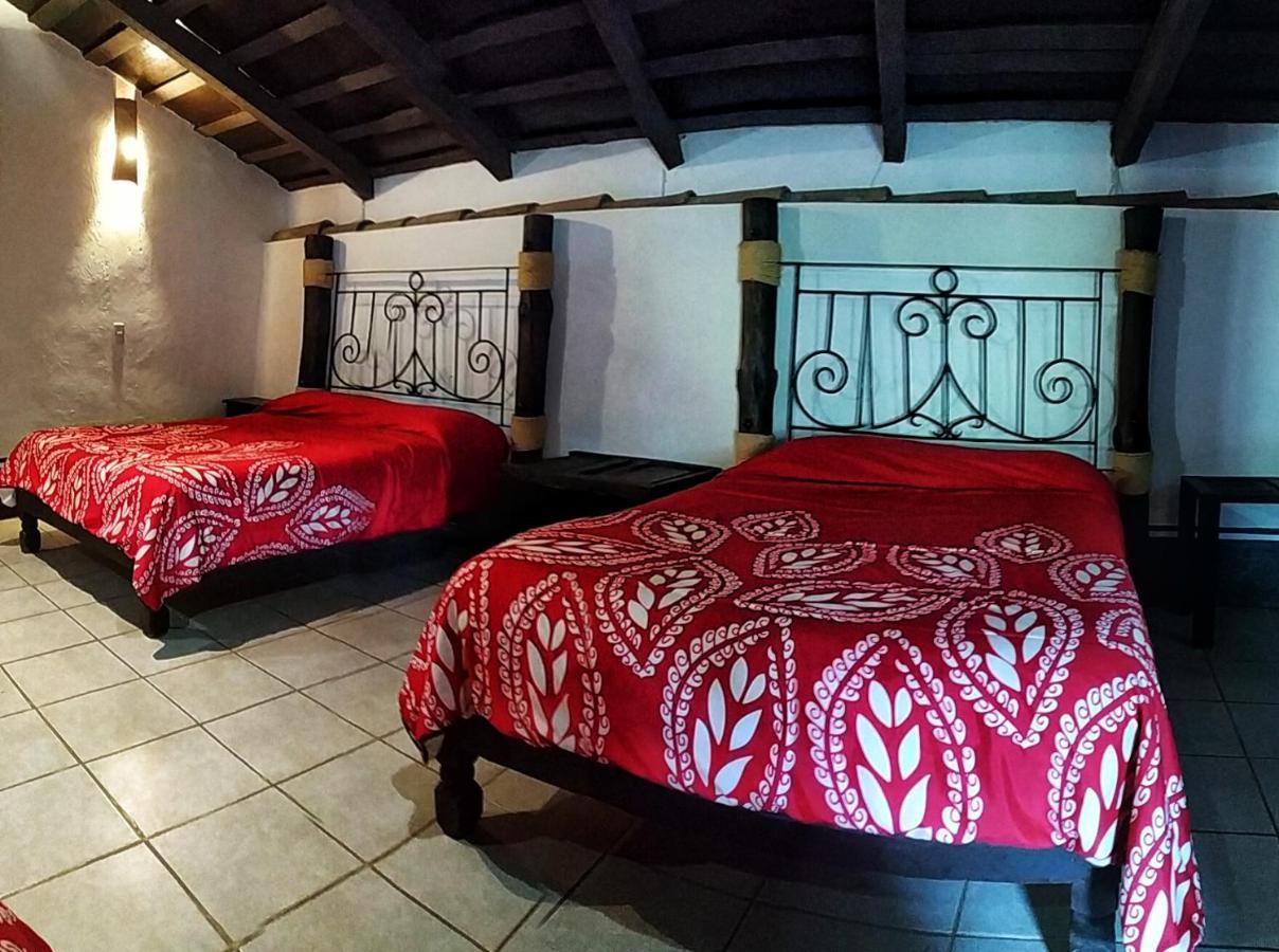 La Casona De La Esmeralda * Mascota